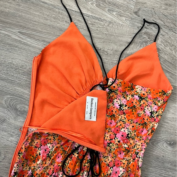 Finders Keepers Floral Plunge Dress - Picture 6 of 12